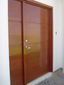 puerta principal en madera de banak estilo minimalista